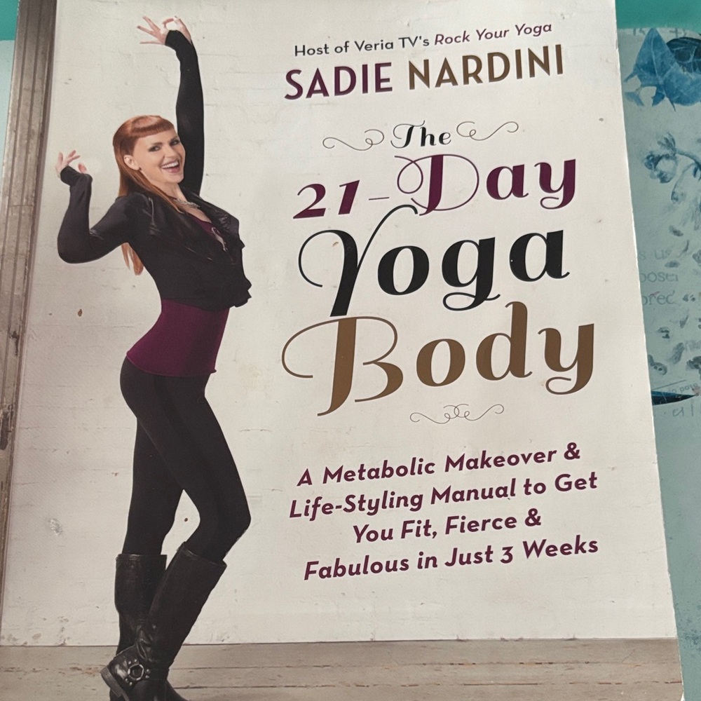 21-Day Yoga Body Book : A Metabolic Makeover